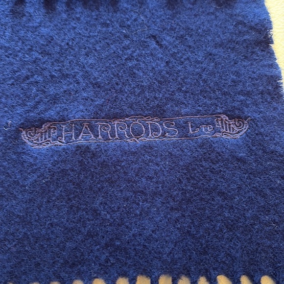 HARRODS of London Knightsbridge  Vintage SCARF Blue. -B6 - Picture 2 of 7